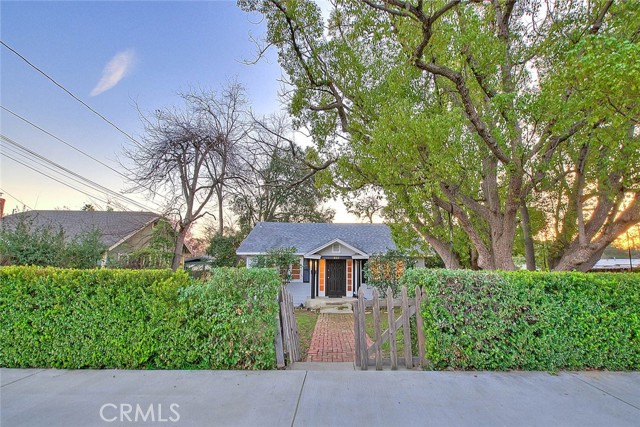 Front view of house from Sacramento Street