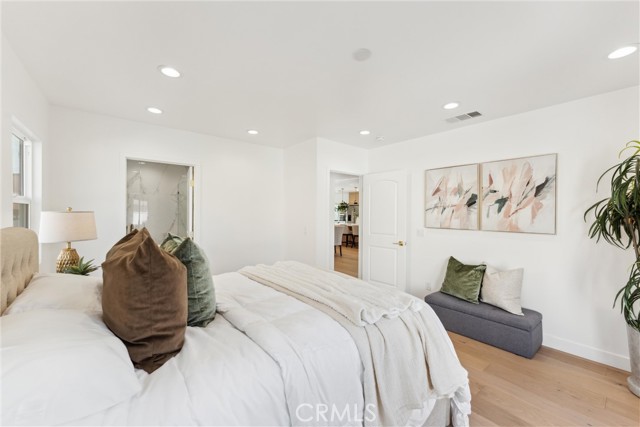 3945 S Norton Avenue, Los Angeles CA: https://media.crmls.org/medias/956b4cdc-b8c8-482a-b7c2-aa1db1cf8561.jpg