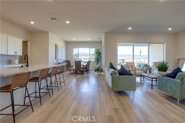 208 Luna Way, Hollister CA: https://media.crmls.org/medias/956b6bc3-33f3-4f10-92ba-4b962f4bbcc2.jpg