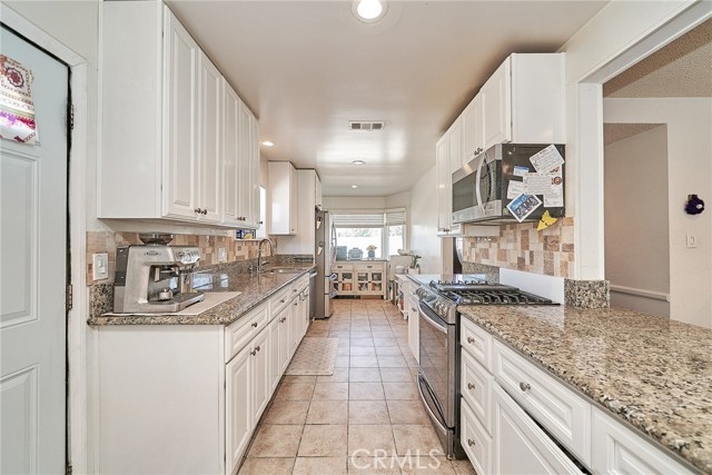 Detail Gallery Image 4 of 41 For 20017 Bernist Ave, Torrance,  CA 90503 - 3 Beds | 1 Baths