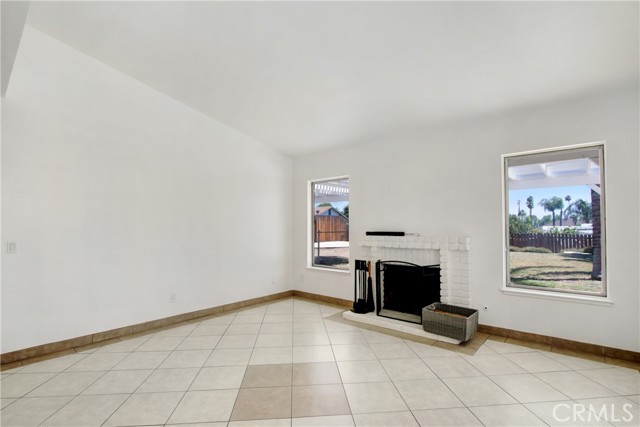 24409 Dunlavy Court, Moreno Valley CA: https://media.crmls.org/medias/956c1001-f71f-48c7-95e4-e74c1e69567c.jpg