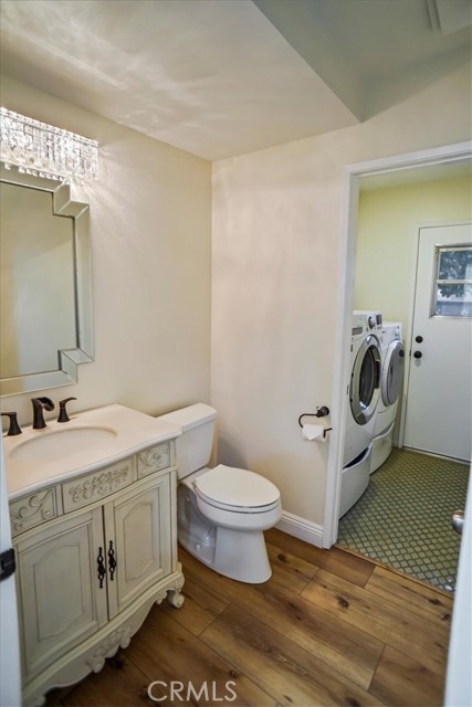 28503 Ray Court, Saugus CA: https://media.crmls.org/medias/956c8609-50bd-45db-89f7-be90afb4379e.jpg