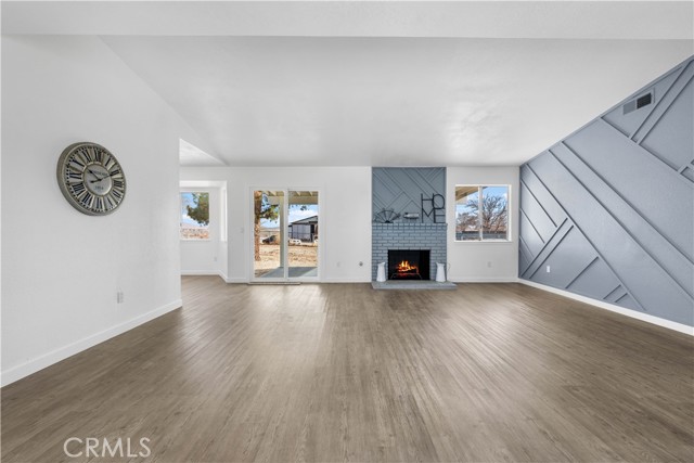 Detail Gallery Image 4 of 36 For 40734 152nd St, Lake Los Angeles,  CA 93535 - 3 Beds | 2 Baths