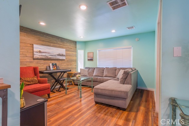 Detail Gallery Image 5 of 43 For 23500 the Old Rd #35,  Newhall,  CA 91321 - 3 Beds | 2 Baths