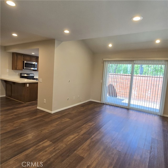 Detail Gallery Image 5 of 29 For 951 Inn Keeper Ln #D,  Corona,  CA 92881 - 3 Beds | 2/1 Baths