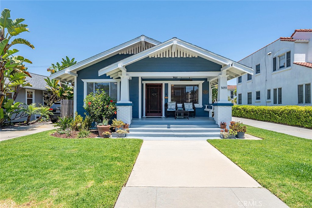 3033 E Vista