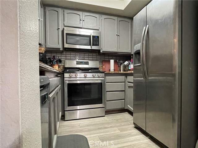 Detail Gallery Image 13 of 26 For 7800 Topanga Canyon Bld #208,  Canoga Park,  CA 91304 - 3 Beds | 2 Baths