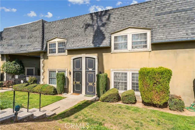 Detail Gallery Image 2 of 37 For 135 E Cypress Ave, Redlands,  CA 92373 - 3 Beds | 2/1 Baths