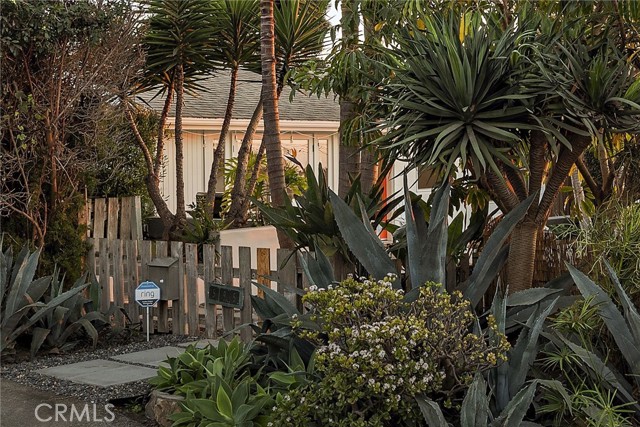 Detail Gallery Image 23 of 23 For 595 Bluebird Canyon Dr, Laguna Beach,  CA 92651 - 2 Beds | 2 Baths