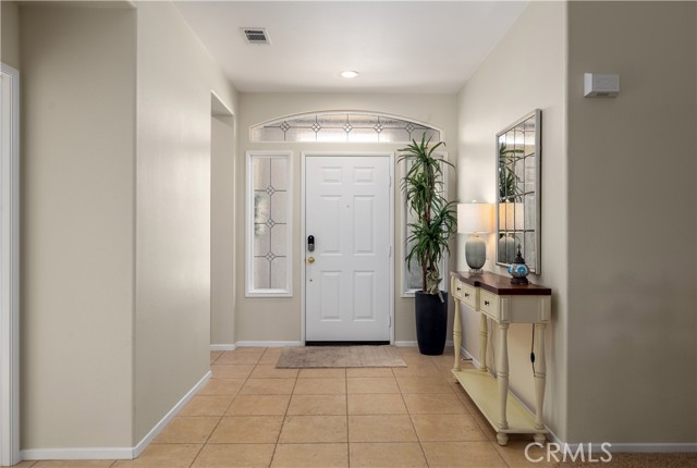 Detail Gallery Image 6 of 55 For 39358 Silver Oak Cir, Murrieta,  CA 92563 - 3 Beds | 2 Baths