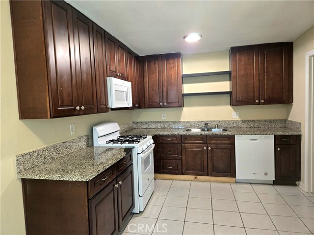 Detail Gallery Image 7 of 17 For 308 N Camellia Ave #B,  Ontario,  CA 91762 - 2 Beds | 1/1 Baths