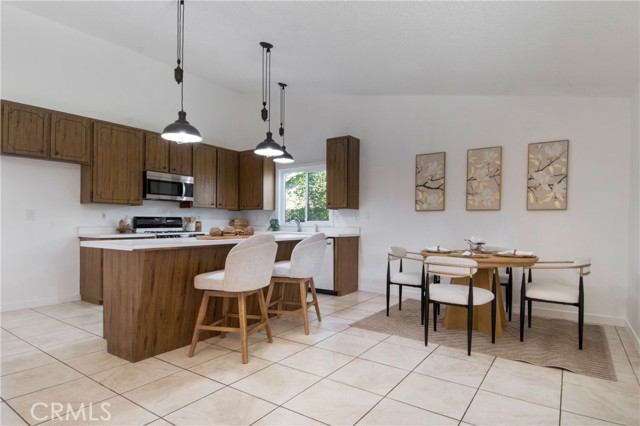 Detail Gallery Image 8 of 22 For 10716 Hollenbeck, Riverside,  CA 92505 - 3 Beds | 2 Baths