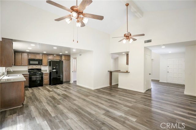 Detail Gallery Image 15 of 50 For 15552 Sunburst Ln, Huntington Beach,  CA 92647 - 4 Beds | 2 Baths