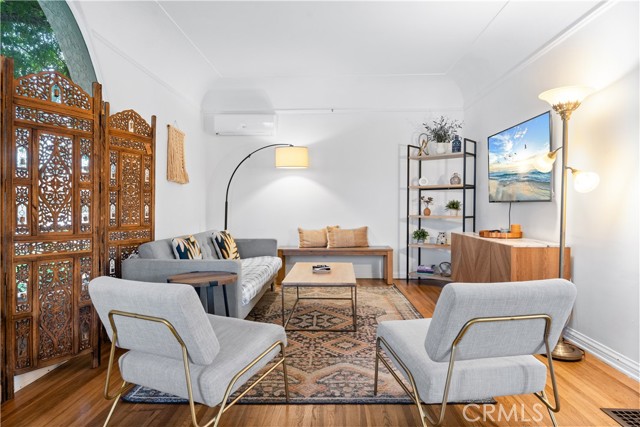 1031 Termino Avenue, Long Beach CA: https://media.crmls.org/medias/957175e3-8a8e-4683-a6c4-187dfdc4a149.jpg