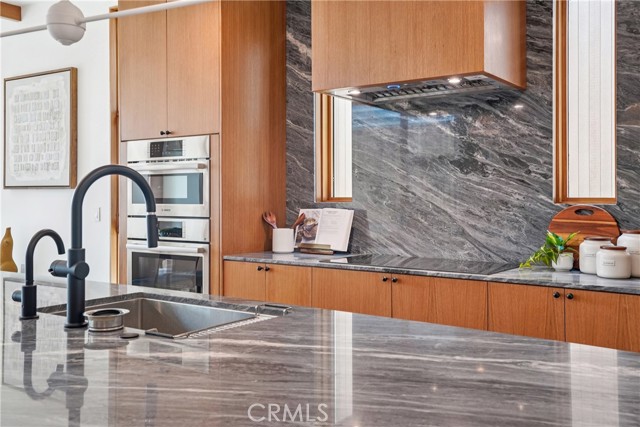 Image 22 of 66 For 647 Navy Street