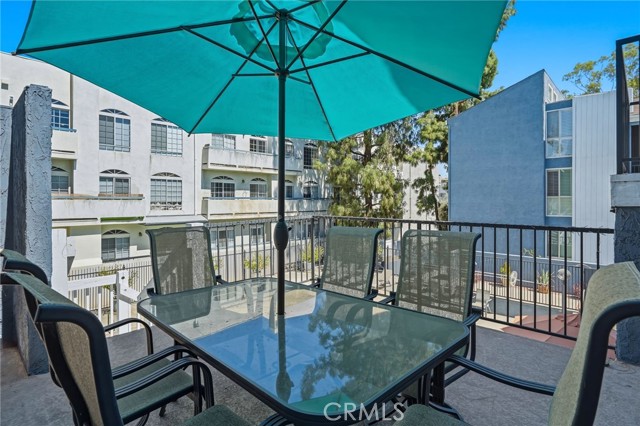 Detail Gallery Image 51 of 54 For 17711 Margate St #103,  Encino,  CA 91316 - 2 Beds | 1/1 Baths