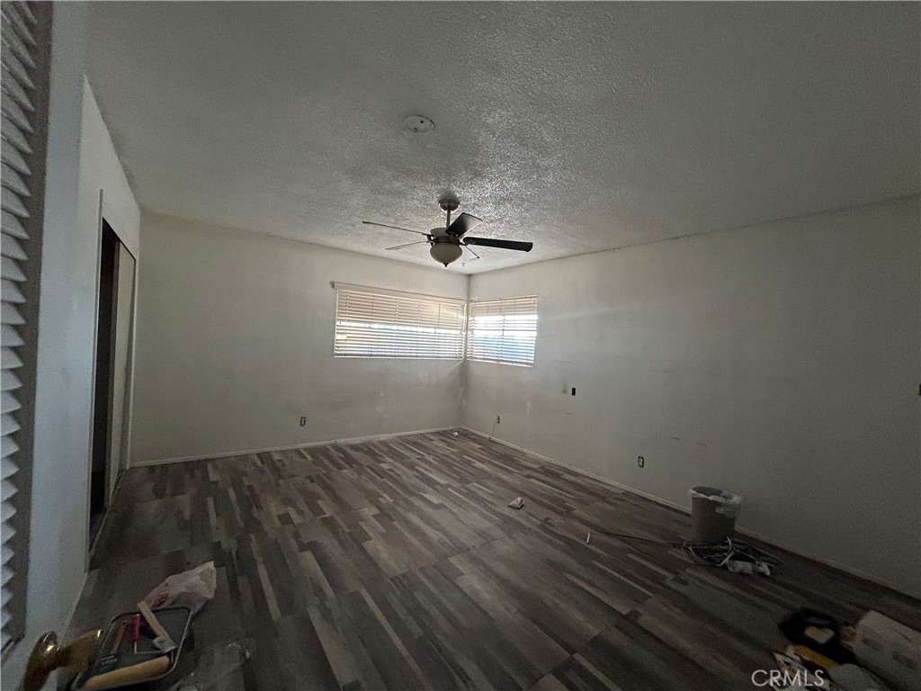 https://media.crmls.org/medias/957281e3-80cd-47bb-8253-1e73de3baa59.jpg?preset=X-Large