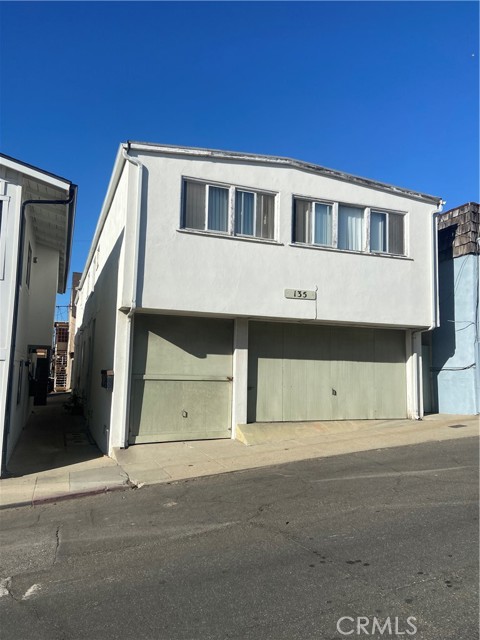 135 28th Street, Hermosa Beach CA: https://media.crmls.org/medias/9573cefe-f9e5-4521-a51f-a08506bdbaa8.jpg