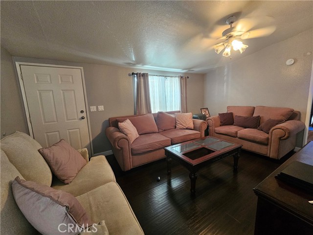 Detail Gallery Image 11 of 24 For 16600 Downey Ave #27,  Paramount,  CA 90723 - 4 Beds | 2 Baths