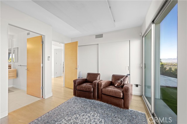 3631 Sunswept Drive, Studio City CA: https://media.crmls.org/medias/957442be-8ac3-4d93-a43d-39bf663eda44.jpg