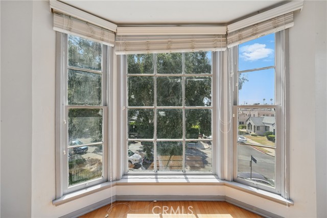 1327 S Burnside Avenue, Los Angeles CA: https://media.crmls.org/medias/957471da-e5b4-486c-ab85-8848545ba85f.jpg