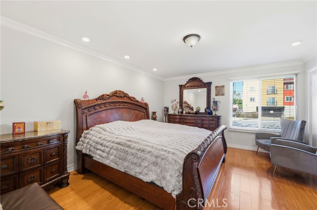 Detail Gallery Image 10 of 13 For 15010 Victory Blvd #101,  Van Nuys,  CA 91411 - 2 Beds | 2 Baths