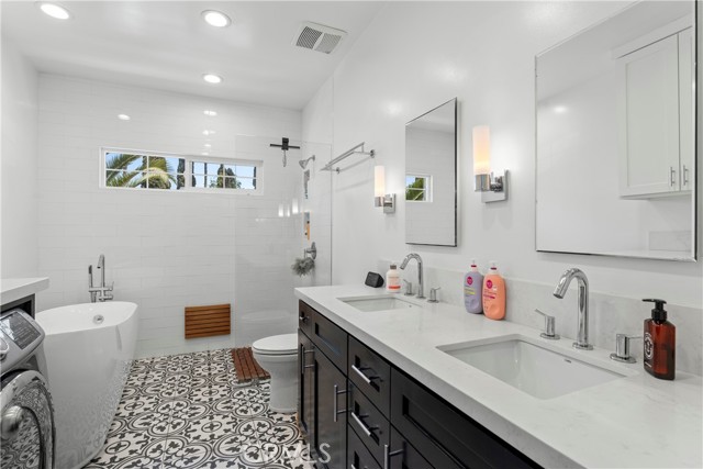 976 N Loma Vista Drive, Long Beach CA: https://media.crmls.org/medias/957603ab-507a-4335-98a9-542b110213ce.jpg