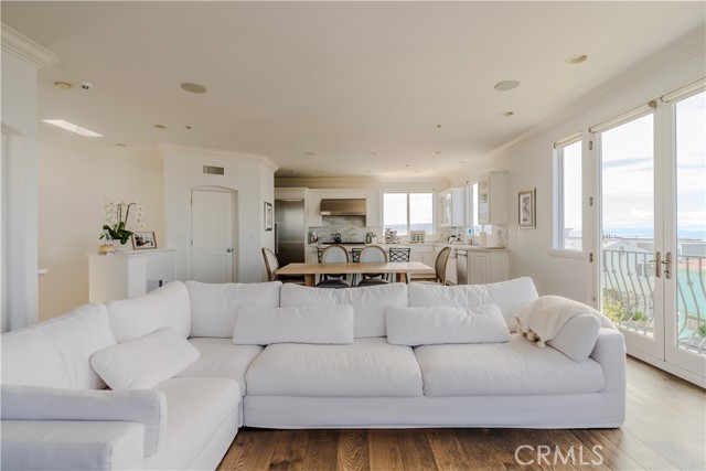 300 19TH Street, Manhattan Beach CA: https://media.crmls.org/medias/95767190-b1a6-46c3-9df5-3deeca6c68dd.jpg