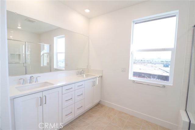 Detail Gallery Image 13 of 29 For 647 Gadwall, Irvine,  CA 92618 - 5 Beds | 4 Baths