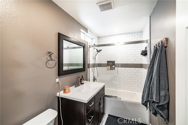 Detail Gallery Image 10 of 36 For 236 E 52nd Street, Long Beach,  CA 90805 - 2 Beds | 2 Baths