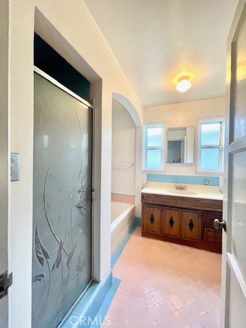 Detail Gallery Image 6 of 10 For 3412 La Crescenta Ave, Glendale,  CA 91208 - 4 Beds | 3 Baths