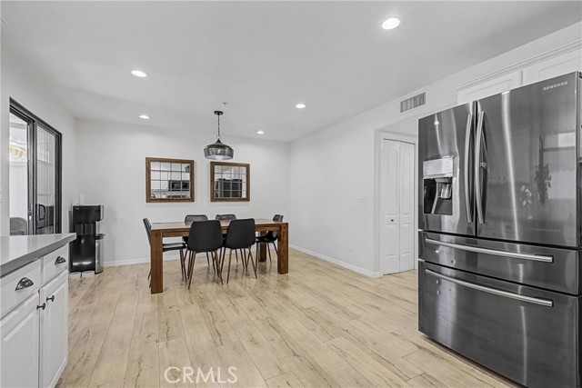 Detail Gallery Image 14 of 29 For 10894 Olinda St #109,  Sun Valley,  CA 91352 - 3 Beds | 3 Baths