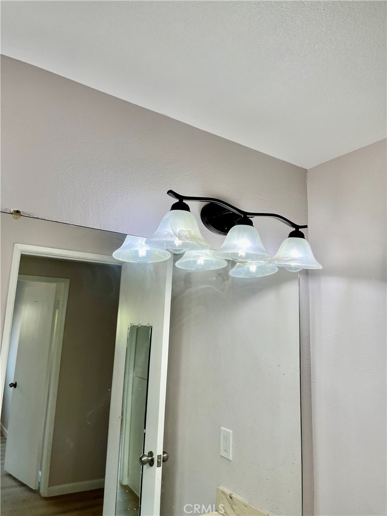 https://media.crmls.org/medias/9578e565-302c-42a4-84d9-ac25b4a298e7.jpg?preset=X-Large