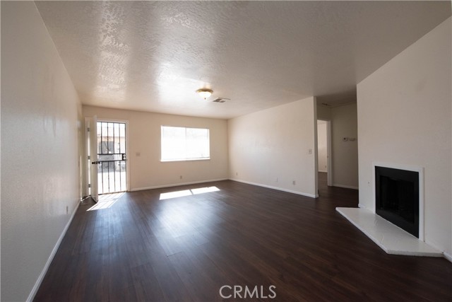 Detail Gallery Image 5 of 10 For 12212 Kiowa Rd #3,  Apple Valley,  CA 92308 - 2 Beds | 1 Baths