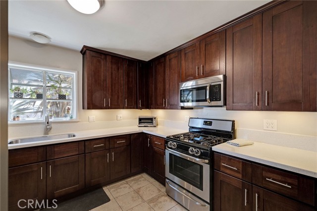 2905 Magnolia Avenue, Long Beach CA: https://media.crmls.org/medias/957a5fe9-3a3f-4779-a7b9-5de0d6a5ab42.jpg