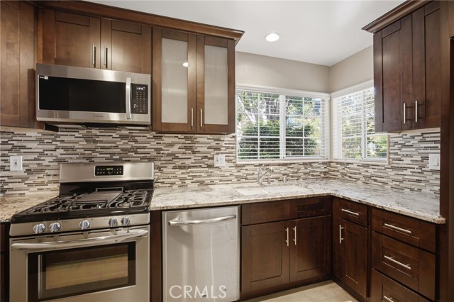 19208 Hamlin Street, 5 photo 31