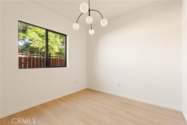 Detail Gallery Image 21 of 28 For 17852 Saticoy St, Reseda,  CA 91335 - 4 Beds | 3/1 Baths