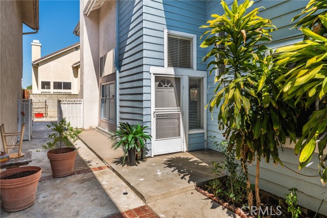 6043 Miles Avenue, Huntington Park CA: https://media.crmls.org/medias/957c1d6c-f73e-4e04-8853-accccf8ee4e6.jpg