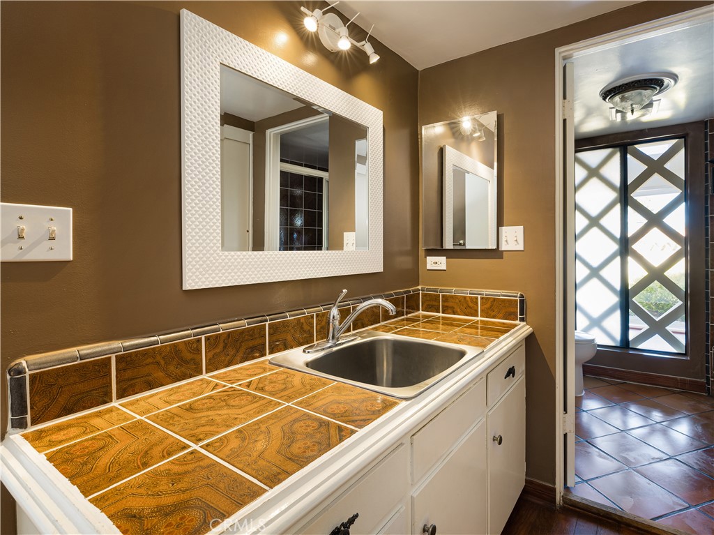 21. 2505 Via Pinale Palos Verdes Estates, CA 90274