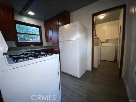 https://media.crmls.org/medias/957cdcdb-b22d-4f4b-b894-3ec6ce96b809.jpg?preset=X-Large