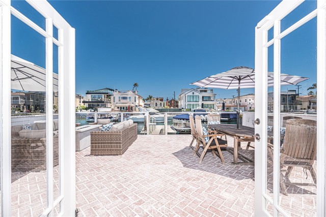 Detail Gallery Image 6 of 41 For 3717 Channel Pl, Newport Beach,  CA 92663 - 4 Beds | 2/1 Baths