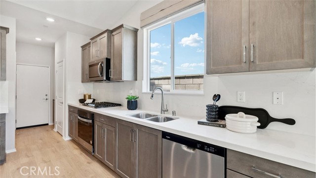 Detail Gallery Image 10 of 26 For 11440 Forge Rd, Corona,  CA 92883 - 5 Beds | 3 Baths