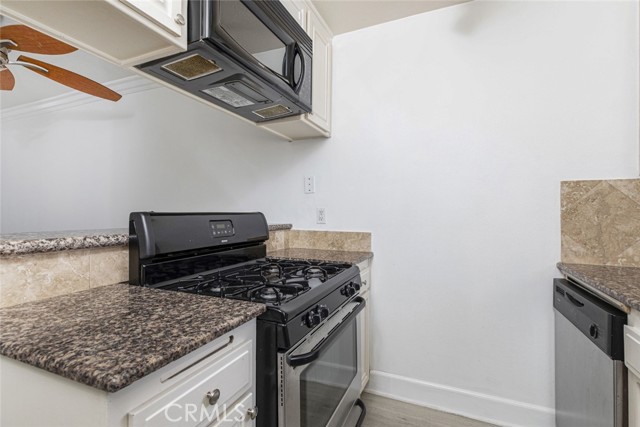 7035 Woodley Avenue, 216 photo 7