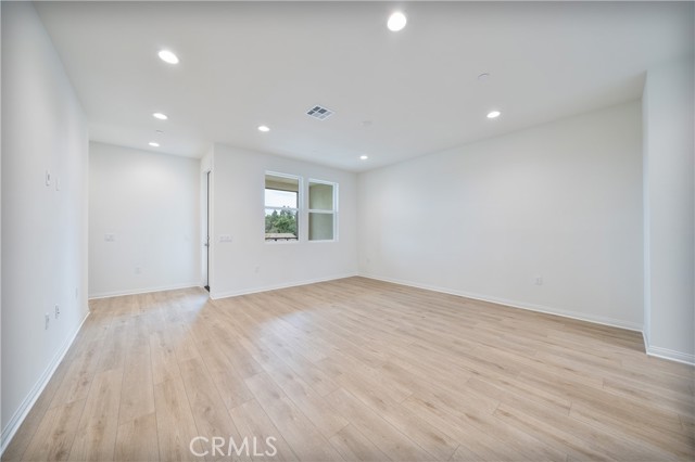 Detail Gallery Image 9 of 38 For 2440 E Lincoln Ave #3,  Anaheim,  CA 92806 - 4 Beds | 3/1 Baths