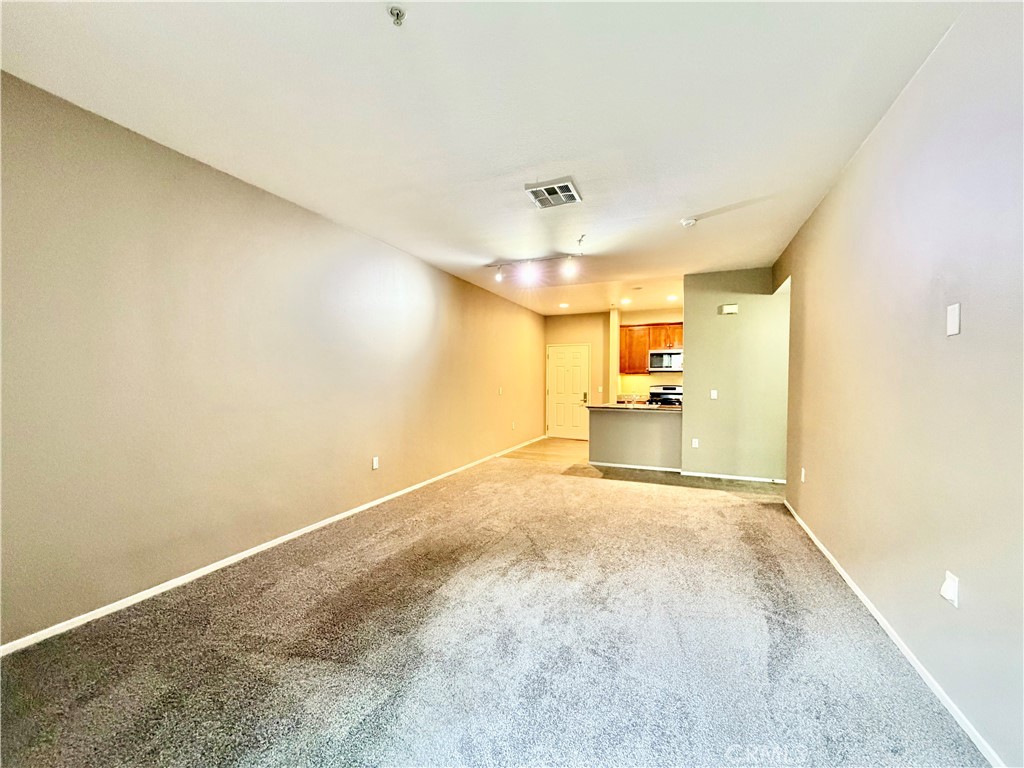 https://media.crmls.org/medias/957e4d03-60de-4267-a64e-d6a10910cf62.jpg?preset=X-Large
