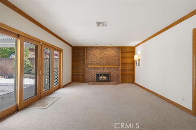 152 Ventana Court, Thousand Oaks CA: https://media.crmls.org/medias/957e9225-230e-4650-a413-212d436f2268.jpg