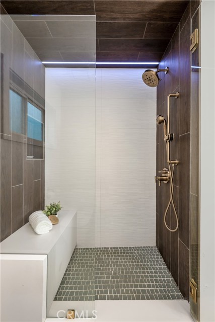 3901 E Livingston Drive, Long Beach CA: https://media.crmls.org/medias/957ec920-5602-4c66-9465-1580abef41e3.jpg