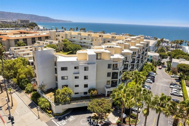 520 The Village, Redondo Beach, California 90277, 2 Bedrooms Bedrooms, ,2 BathroomsBathrooms,Residential,Sold,The Village,PV22148859