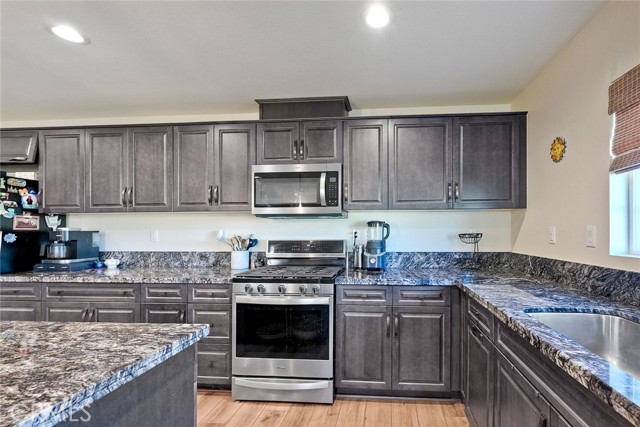 Detail Gallery Image 17 of 36 For 32296 Wild West Ct, Winchester,  CA 92596 - 4 Beds | 2 Baths