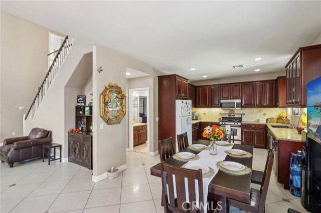 Detail Gallery Image 8 of 43 For 207 Campus Way, Lake Elsinore,  CA 92530 - 4 Beds | 3 Baths